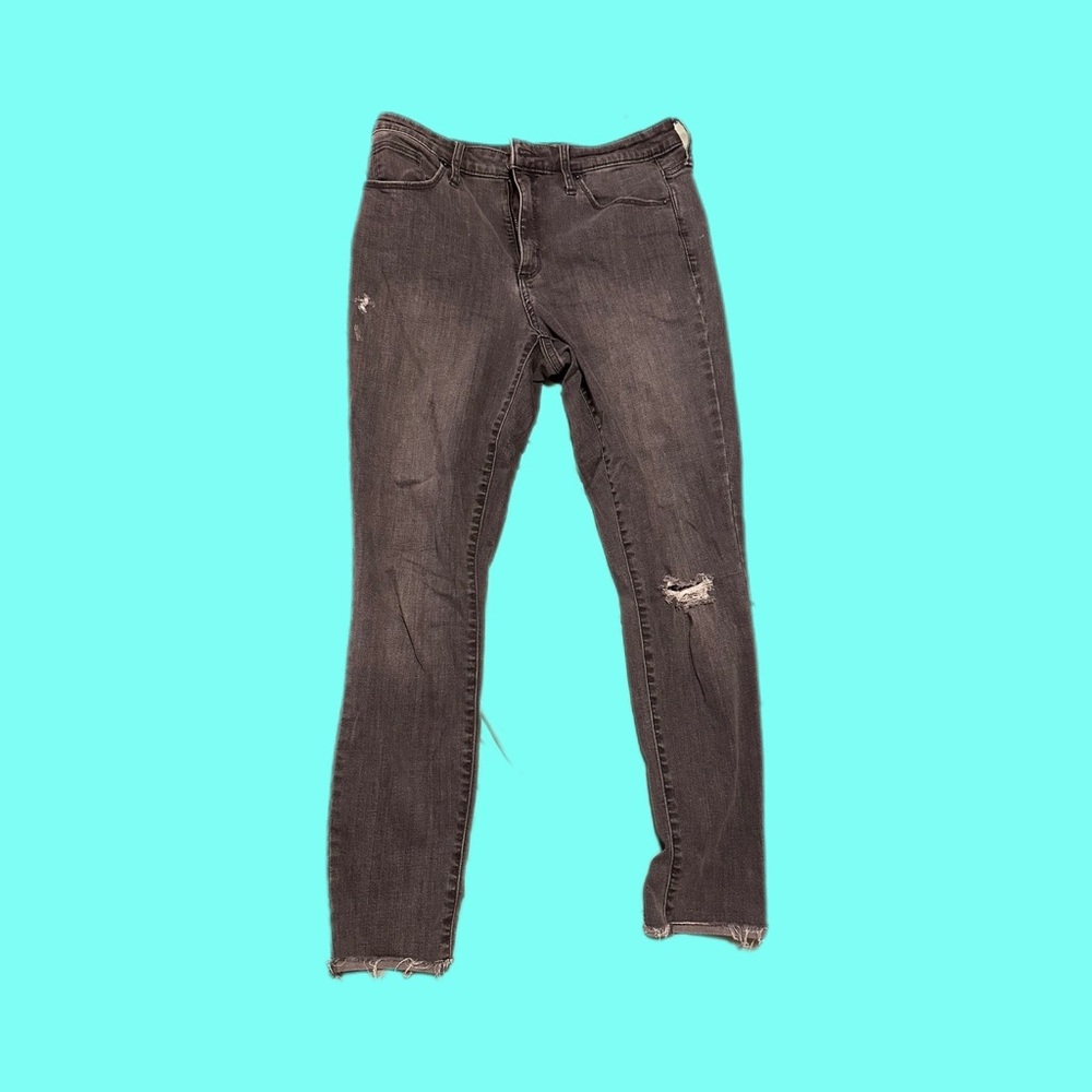 Universal Thread Distressed Denim Jeans